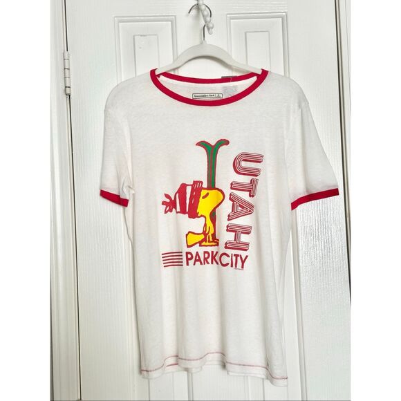 Abercrombie and Fitch Woodstock from the peanuts Park city ski time T-shirt size - Picture 1 of 8